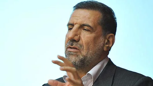 با تمام نارسایی‌ها و مشکلات در برابر تحریم‌های دشمن می ایستیم