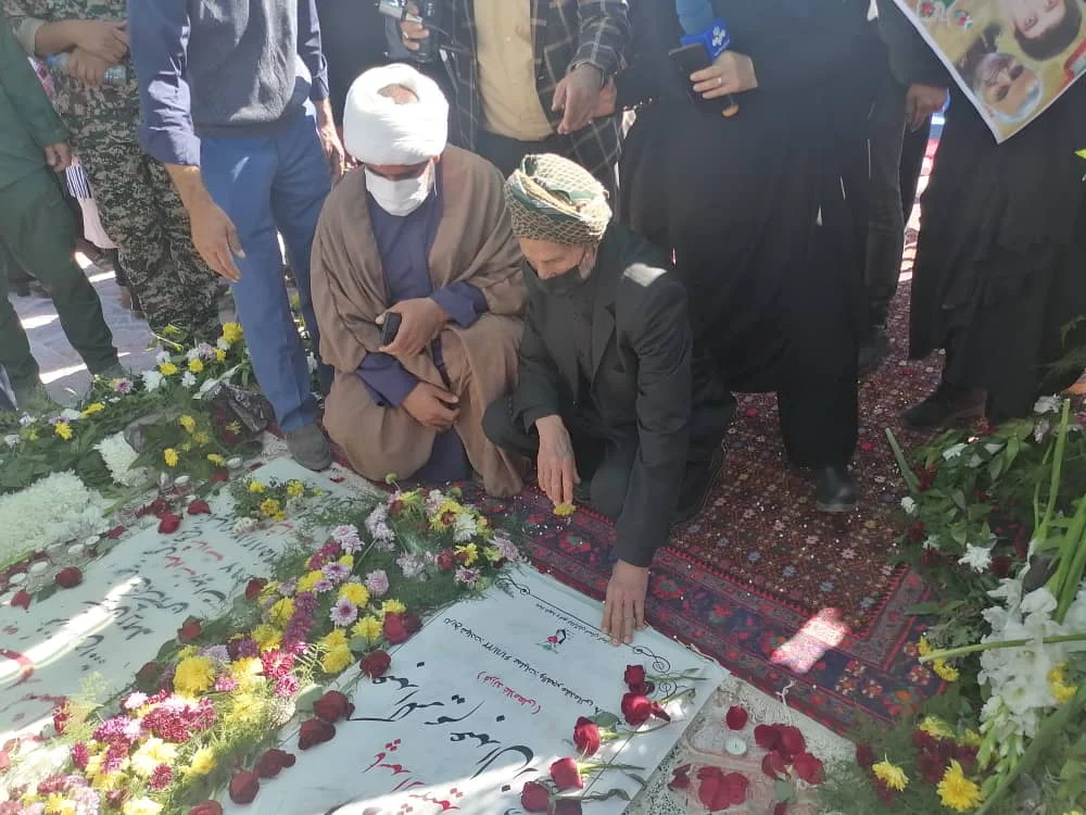 سنگ تمام مردم «هنزاء» و «رابر» کرمان در استقبال از خانواده شهید عبدال زاده
