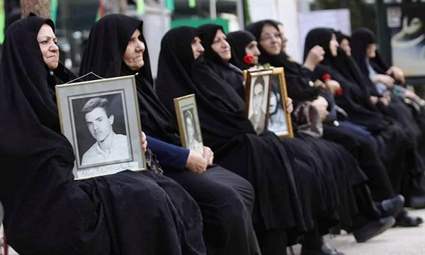 صلابت و ایثار مادران شهدا در جانسوزترین وداع با پیکر فرزندانشان